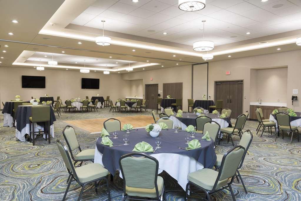 Hilton Garden Inn Grand Rapids East Restaurant photo